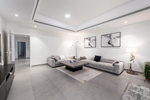 Vilë në Umm Suqeim, Dubai, Emiratet e Bashkuara Arabe 4 dhoma gjumi, 390.19 m2. № 750916 - Foto 7