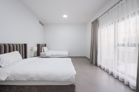 Vilë në Umm Suqeim, Dubai, Emiratet e Bashkuara Arabe 4 dhoma gjumi, 390.19 m2. № 750916 - Foto 9