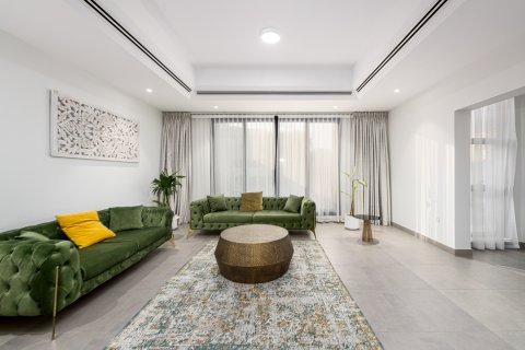 Vilë në Umm Suqeim, Dubai, Emiratet e Bashkuara Arabe 4 dhoma gjumi, 390.19 m2. № 750916 - Foto 3
