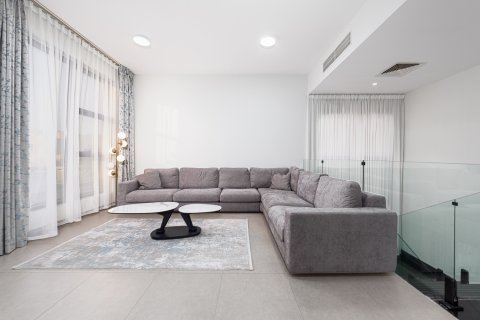 Vilë në Umm Suqeim, Dubai, Emiratet e Bashkuara Arabe 4 dhoma gjumi, 390.19 m2. № 750916 - Foto 8