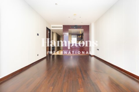 Huoneisto Burj Khalifa, Dubai, Arabiemiraatit 1 makuuhuone, 89.93010400 m2 № 678803 - kuva 8