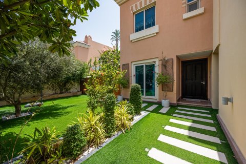 Villa para venda em Dubai Sports City, Dubai, EAU 5 quartos, 665.65 m2 № 748529 - foto 2