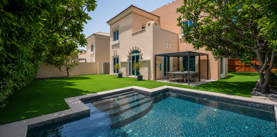 Villa em Dubai Sports City, Dubai, EAU 5 quartos, 665.65 m2 № 748529