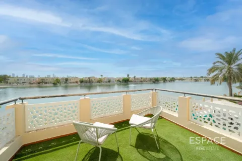 Villa i The Lakes, Dubai, Emiratene 4 soverom, 351 kvm nr. 737858