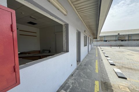 Magazinë në Al Quoz, Dubai, Emiratet e Bashkuara Arabe 3414 m2. № 709297 - Foto 1