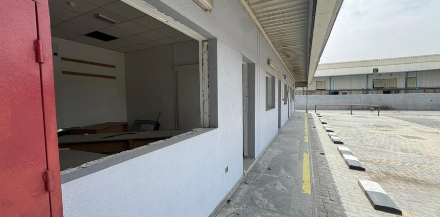 Magazinë në Al Quoz, Dubai, Emiratet e Bashkuara Arabe 3414 m2. № 709297
