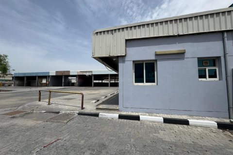 Magazinë në Al Quoz, Dubai, Emiratet e Bashkuara Arabe 3414 m2. № 709297 - Foto 2