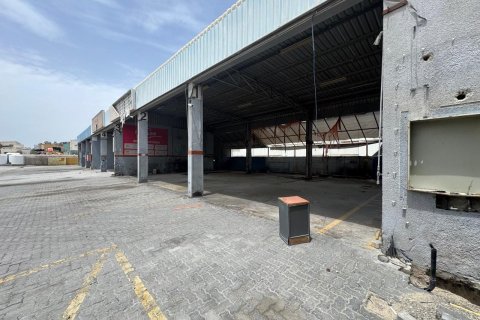 Magazinë në Al Quoz, Dubai, Emiratet e Bashkuara Arabe 3414 m2. № 709297 - Foto 4