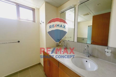 Townhouse in Al Raha Gardens, Abu Dhabi, UAE 3 bedrooms, 254.9 sq.m. № 515441 - photo 17