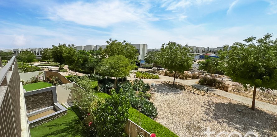 Városi lakóépület itt: Dubai, EAE, 4 hálószoba, 215.26 m², azonosító: 741163
