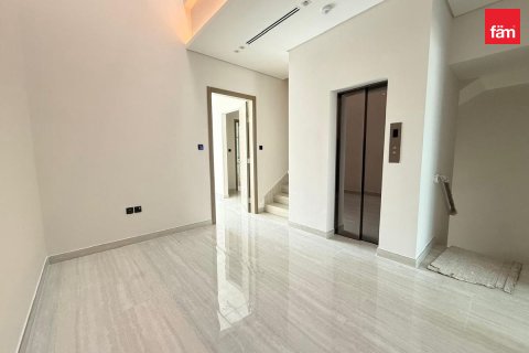 Shtëpi në qytet në Dubai, Emiratet e Bashkuara Arabe 4 dhoma gjumi, 156 m2. № 732840 - Foto 2