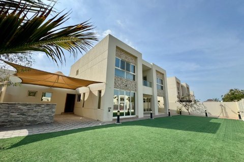 Vila u gradu Ras Al Khaimah, UAE 4 spavaće sobe, 443 m2 Br. 734646 - Slika 13