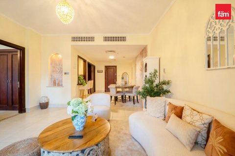 Appartement à louer à Old Town, Dubai, EAU 2 chambres, 123.7 m2 № 758215 - photo 2