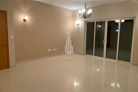 Radový dom v Al Raha Gardens, Abu Dhabi, SAE 4 spálne, 301.3 m2 č. 513957 - Fotografia 3