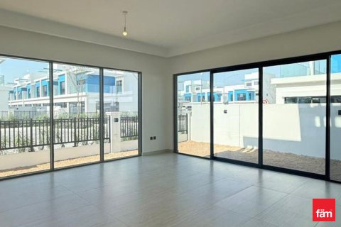 Dubai, BAE’de kiralık sıra ev 5 yatak odası, 215.1 m&sup2; No 709948 - fotoğraf 2
