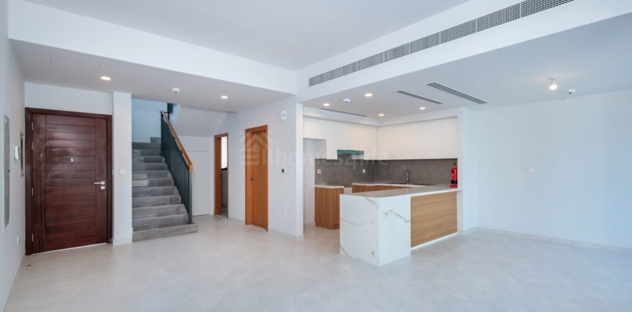 Townhouse in Dubai Land, Dubai, UAE 3 bedrooms, 161 sq.m. № 722207