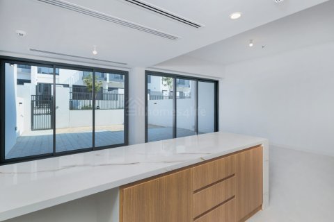 Townhouse in Dubai Land, Dubai, UAE 3 bedrooms, 161 sq.m. № 722207 - photo 5