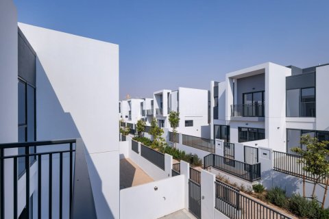 Townhouse in Dubai Land, Dubai, UAE 3 bedrooms, 161 sq.m. № 722207 - photo 10