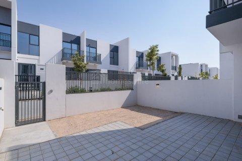 Townhouse in Dubai Land, Dubai, UAE 3 bedrooms, 161 sq.m. № 722207 - photo 3
