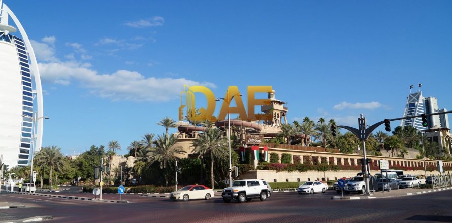 Vilë në Umm Suqeim, Dubai, Emiratet e Bashkuara Arabe 5 dhoma gjumi, 455.2 m2. № 278481