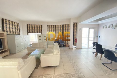 Vilë në Umm Suqeim, Dubai, Emiratet e Bashkuara Arabe 5 dhoma gjumi, 455.2 m2. № 278481 - Foto 7