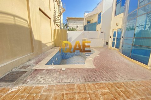 Vilë në Umm Suqeim, Dubai, Emiratet e Bashkuara Arabe 5 dhoma gjumi, 455.2 m2. № 278481 - Foto 12