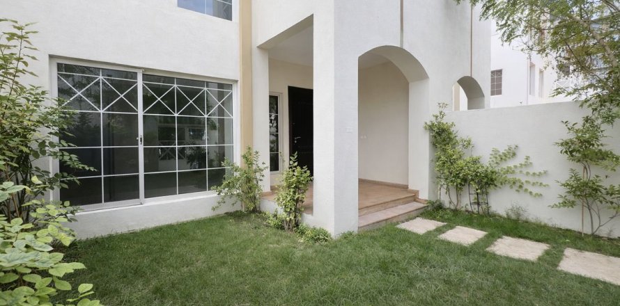 خانه شهری در Dubai ، امارات متحده عربی 5 خوابه ، 192.6 متر مربع.  شماره 766524