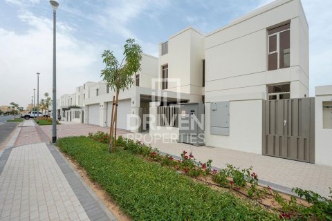 Vila di Jumeirah Park, Dubai, UAE 5 bilik tidur, 704.3 meter persegi № 761669 - foto 1