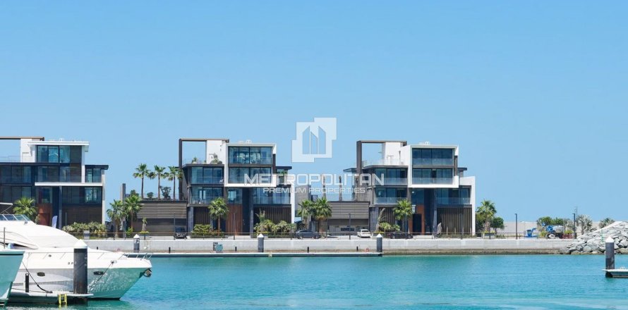 Villa a Jumeirah, Dubai, EAU 6 camere da letto, 452 mq. № 664172