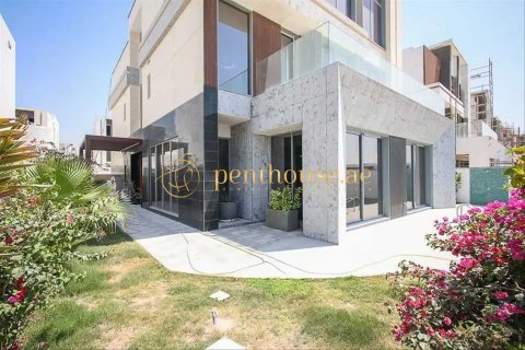 Vilë në Golf City, Dubai, Emiratet e Bashkuara Arabe 6 dhoma gjumi, 683 m2. № 664168 - Foto 1
