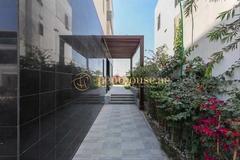 Vilë në Golf City, Dubai, Emiratet e Bashkuara Arabe 6 dhoma gjumi, 683 m2. № 664168 - Foto 16