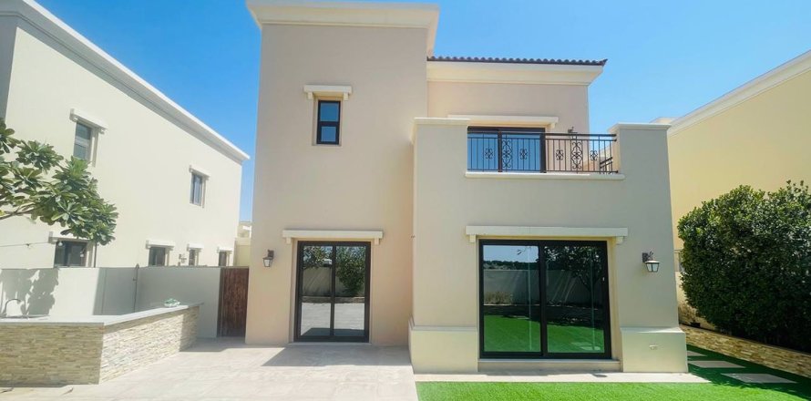 Huvila Arabian Ranches 2, Dubai, Arabiemiraatit 4 makuuhuonetta, 404.96 m2 № 750226