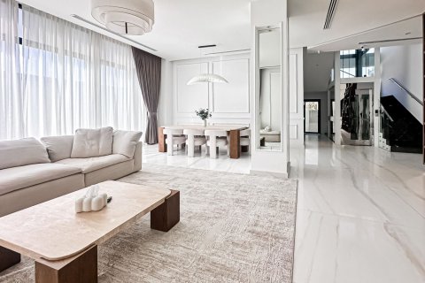 Villa en alquiler en Dubai, EAU 7 dormitorios, 557.4 m2 № 750234 - foto 8