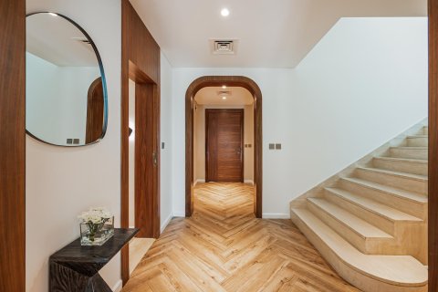 Villa à louer à Al Garhoud, Dubai, EAU 4 chambres, 334.45 m2 № 749769 - photo 12