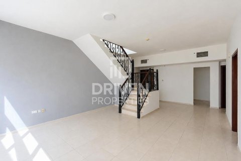 Lägenhet till försäljning i Dubai Sports City, Dubai, UAE 3 sovrum, 240.62 kvm Nr. 761501 - fotografi 3