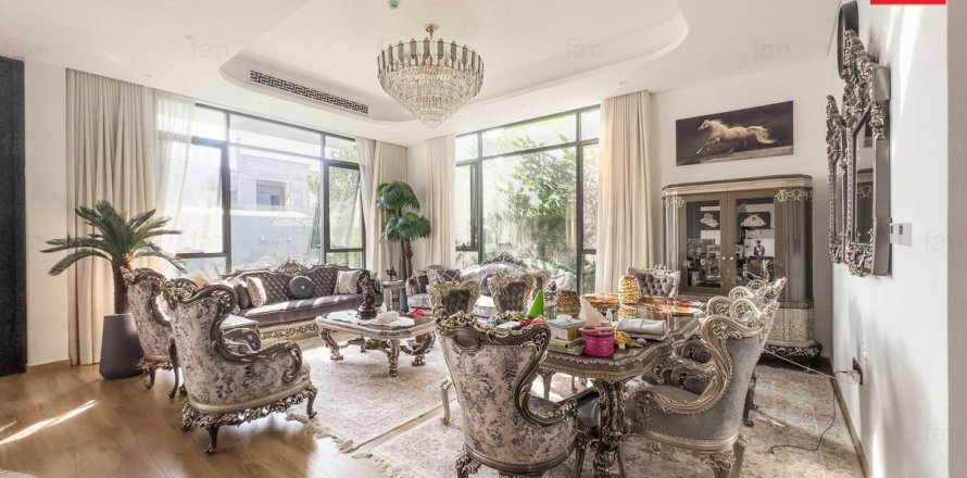 Villa asukohaga Dubai, AÜE: 5 magamistoaga, 465.1 m² Nr 661637