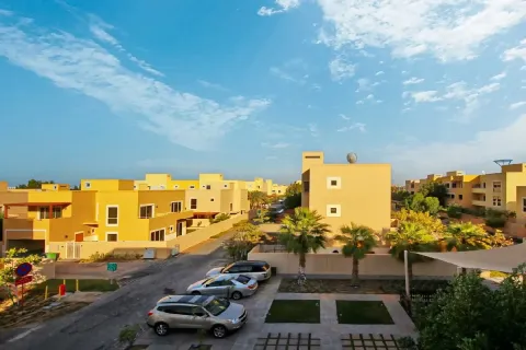 Villa itt: Dubai, EAE, 3 hálószoba, 200 m², azonosító: 718294