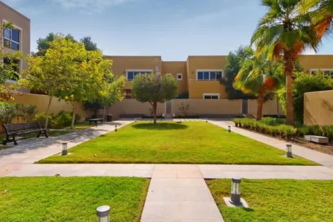 Villa itt: Dubai, EAE, 3 hálószoba, 255 m², azonosító: 718293 - fénykép 2