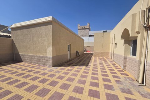 Villa in Ras Al Khaimah, UAE 4 bedrooms, 782 sq.m. № 734548 - photo 8