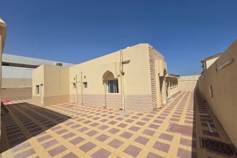 Villa in Ras Al Khaimah, UAE 4 bedrooms, 782 sq.m. № 734548 - photo 6