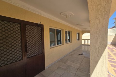 Villa in Ras Al Khaimah, UAE 4 bedrooms, 782 sq.m. № 734548 - photo 2