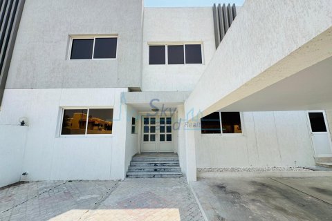 Villa zur Miete in Umm Suqeim, Dubai, VAE 4 Schlafzimmer, 372 m2 Nr. 634986 - Foto 2
