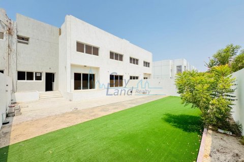 Villa Umm Suqeim, Dubaijā, AAE 4 istabas, 372 m2 Nr. 634986