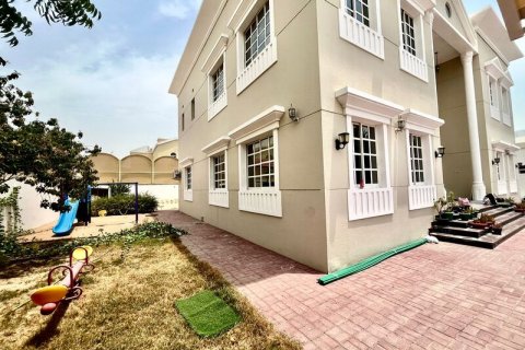 Villa en alquiler en Al Barsha, Dubai, EAU 5 dormitorios, 1393.5 m2 № 637528 - foto 10