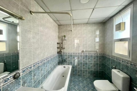 Villa en alquiler en Al Barsha, Dubai, EAU 5 dormitorios, 1393.5 m2 № 637528 - foto 8