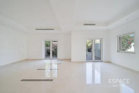 Kaupunkipientalo Al Furjan, Dubai, Arabiemiraatit 3 makuuhuonetta, 283 m2 № 661015 - kuva 4