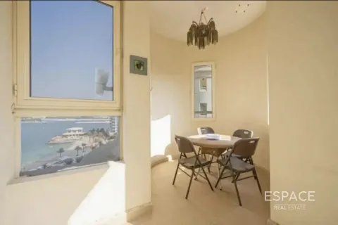 Apartament de închiriat în Palm Jumeirah, Dubai, EAU 3 dormitoare, 199 mp.  №738371 - poză 3
