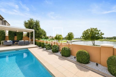 Villa en alquiler en Jumeirah Golf Estates, Dubai, EAU 5 dormitorios, 817.83 m2 № 759717 - foto 9