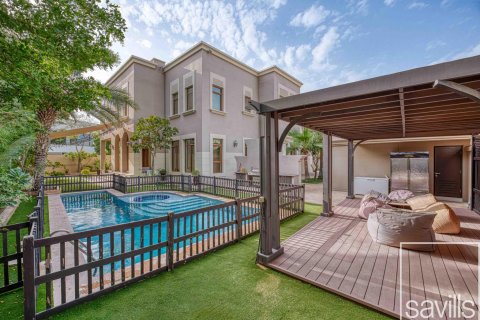 Huvila Emirates Hills, Dubai, Arabiemiraatit 5 makuuhuonetta, 836.13 m2 № 747152