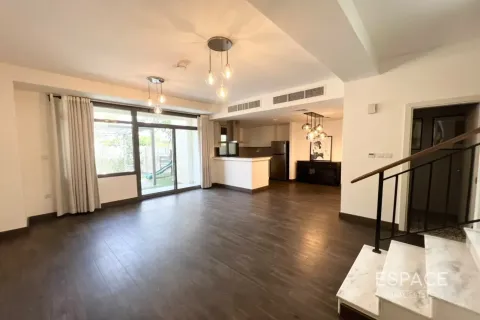 Shtëpi në qytet në Dubai, Emiratet e Bashkuara Arabe 3 dhoma gjumi, 208 m2. № 737869